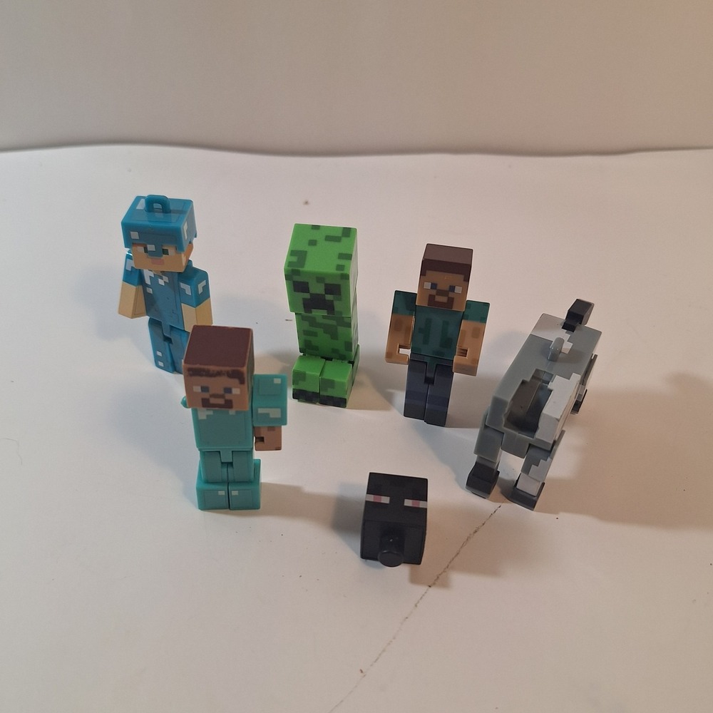 Minecraft‎ 3" Action Figures, 5 piece Steves, Axe,  Horse Missing Head